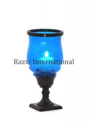 SMALL SQUARE CANDLE HOLDER-3
Item Code: A 625-3
Finish: Bronze & Turquoise Glass
Material: Aluminium & Glass
Keywords: candélabre et bougeoir