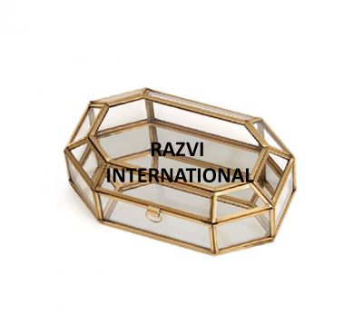 JEWELRY BOX
Item Code: A 1952
Finish: Antique & Clear Glass
Material: Brass & Glass
Keywords: JEWELRY BOX