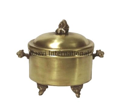 OVAL BOX
Item Code: SR 1207
Finish: Antique
Material: Brass
Keywords: OVAL BOX