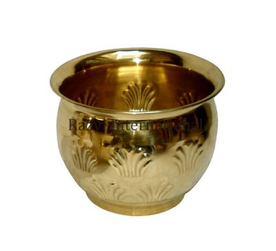 MEDIUM PLANTER
Item Code: SR 260-B
Finish: Polished
Material: Brass
Keywords: MEDIUM PLANTER
