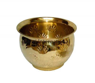 LARGE PLANTER
Item Code: SR 260-C
Finish: Polished
Material: Brass
Keywords: LARGE PLANTER