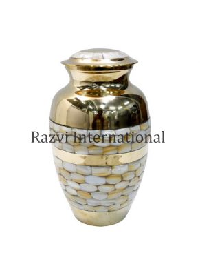 MOP URN
Item Code: CP 261
Finish: Polished & Mop
Material: Brass
Keywords: kremacijske urne