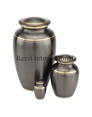 SET OF 3 URNS
Item Code: CP 539
Finish: Antique With Grooves
Material: Brass
Keywords: urnas de cremación