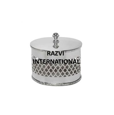 JAALI BOX
Item Code: SR 2532
Finish: Silver
Material: Brass
Keywords: JAALI BOX