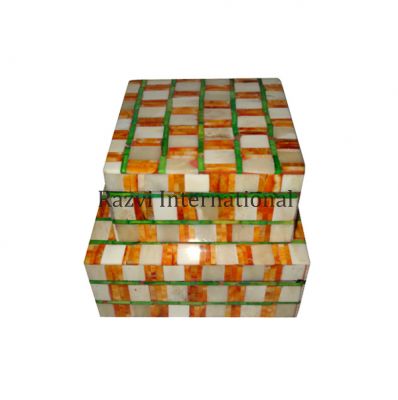 BORN BOX
Item Code: RF 163
Finish: Polished
Material: Bone & Horn
Keywords: BORN BOX